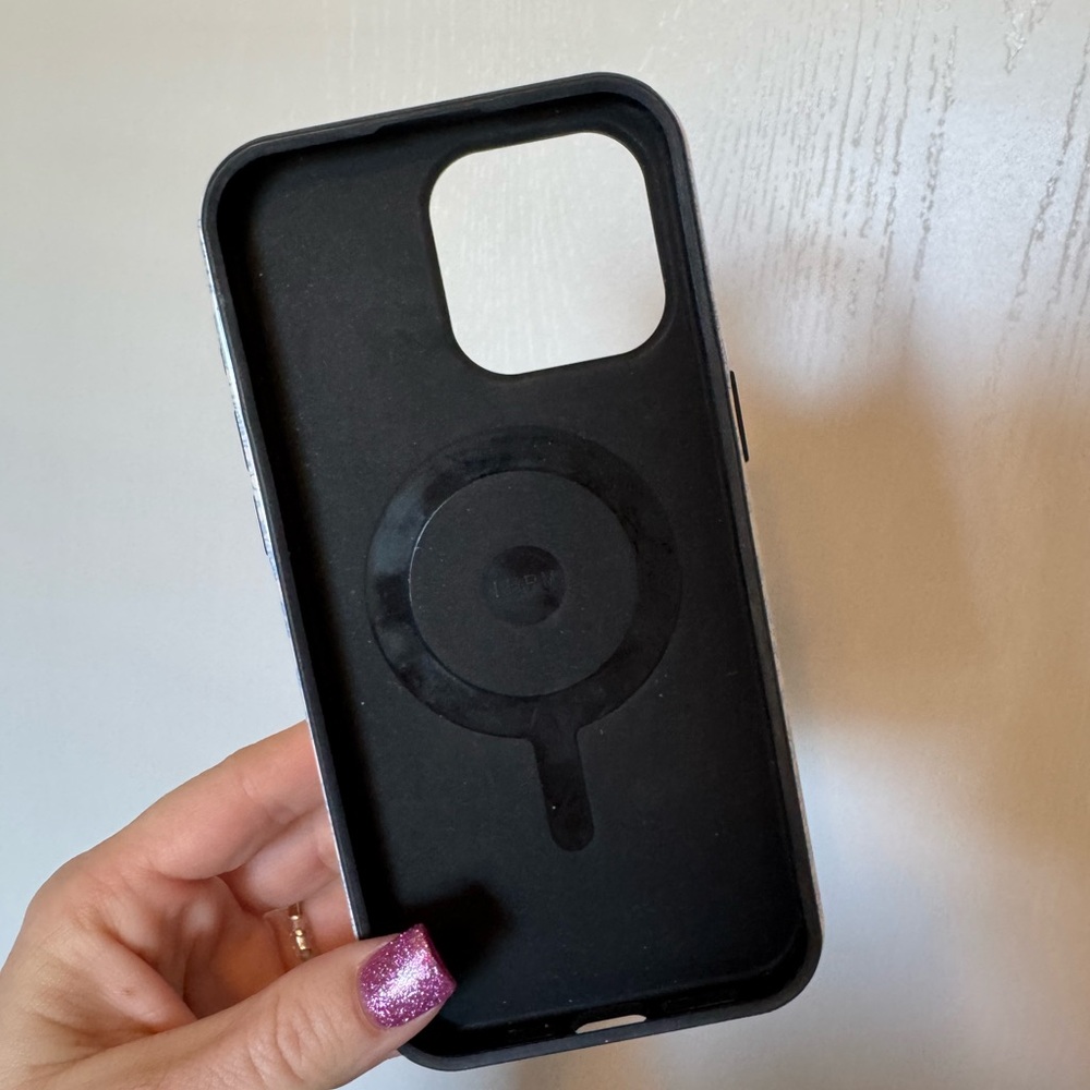 Casely iPhone 15 Pro Max Essential Phone Case - Picture 2 of 6